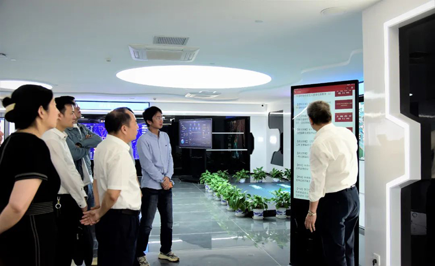 省委主題教育第八巡回指導組組長楊貴平到集團公司調研指導工作-2.jpg