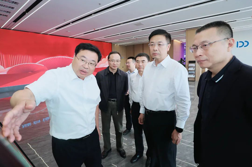 任珠峰在贛江新區調研-1.jpg